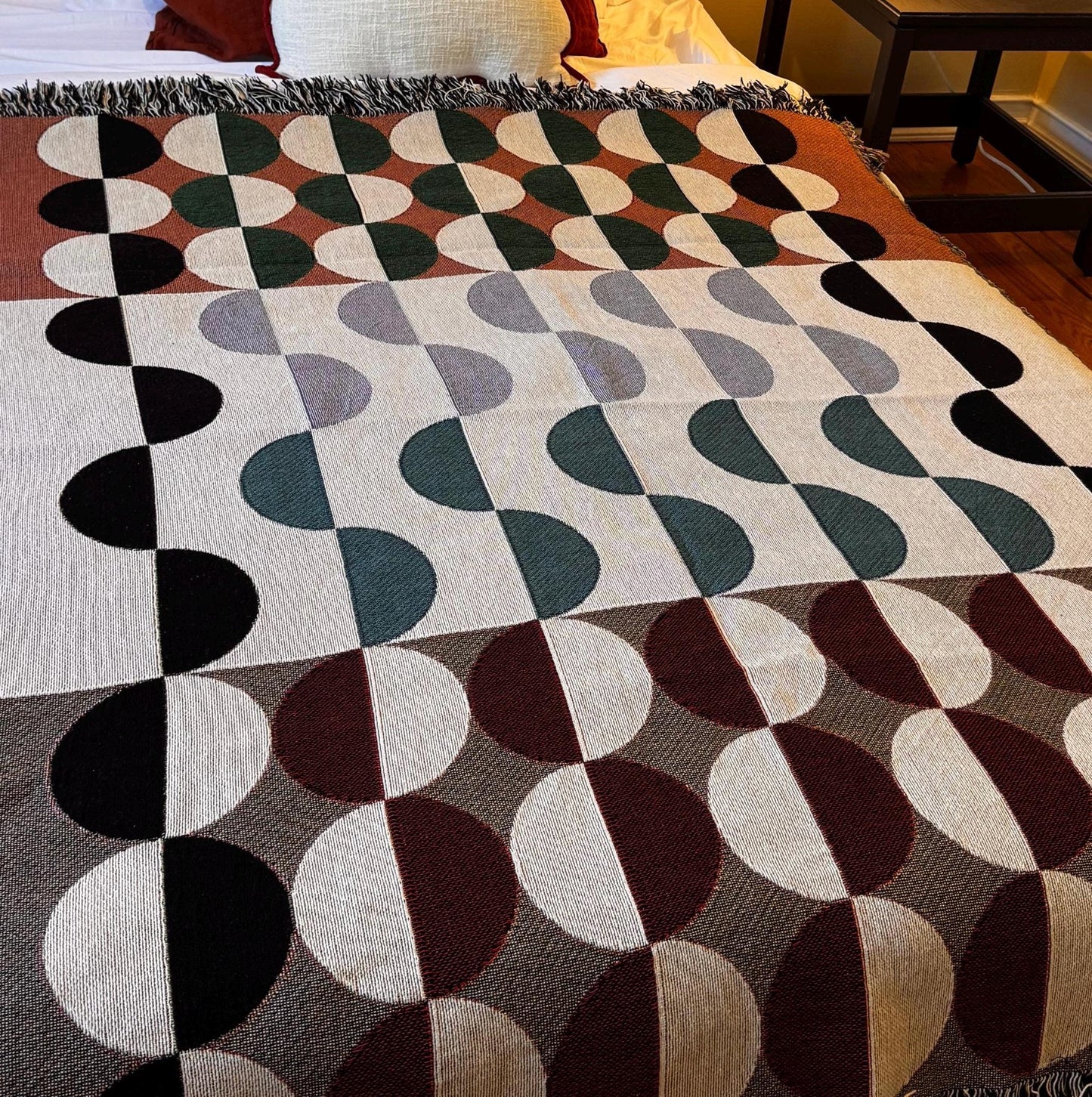 Desbundar Woven Throw Blanket