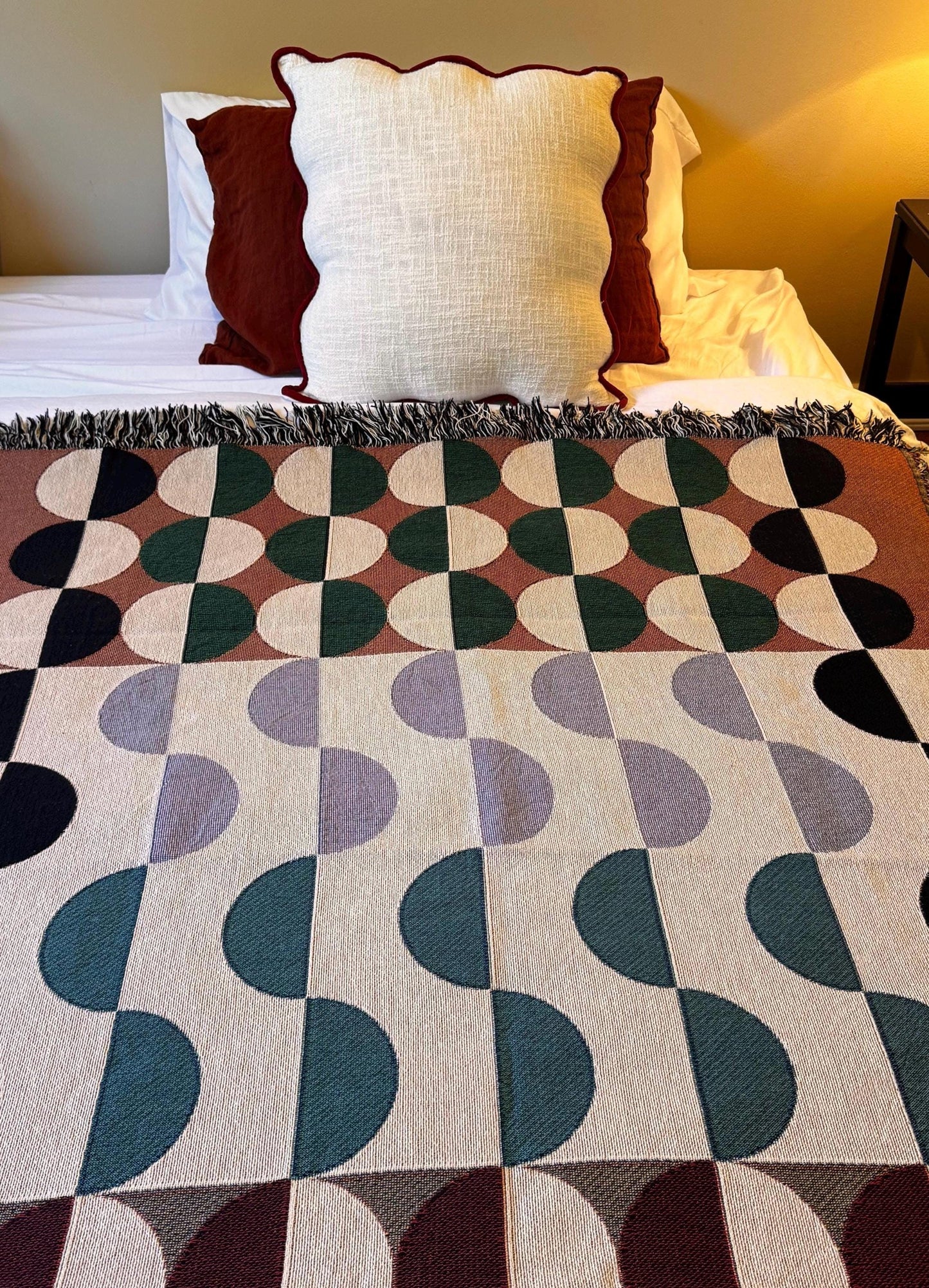 Desbundar Woven Throw Blanket